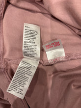 Charger l'image dans la galerie, ✨ T-shirt Calvin Klein – Rose Poudre ✨ Taille S