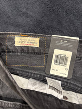 Charger l'image dans la galerie, 🩶 Jeans Levi’s Homme – Taille 46 – Neuf avec étiquette 🩶