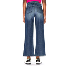 Charger l'image dans la galerie, 🌸 Jeans Armani Exchange Femme – Bleu – Taille 36 – Neuf avec étiquette 🌸
