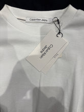 Charger l'image dans la galerie, 🤍 Pull Calvin Klein Homme – Blanc – Taille S – Neuf avec étiquette 🤍