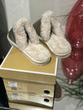 Charger l&#39;image dans la galerie, Pantoufles / chaussons Michael kors