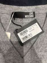 Charger l'image dans la galerie, ✨ Pull Over Love Moschino – Taille M – Neuf avec étiquette ✨