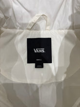 Charger l'image dans la galerie, 🤍 Doudoune Vans Femme – Blanche – Taille S – Neuve avec étiquette 🤍
