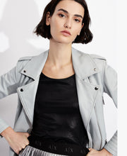 Charger l'image dans la galerie, 🔥 T-shirt Armani Exchange Femme – Taille S – Neuf avec étiquette 🔥