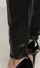 Charger l'image dans la galerie, 🖤 Pantalon Armani Exchange Femme Simili Cuir – Taille 4 – Neuf sans étiquette 🖤