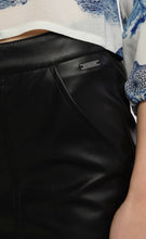 Charger l'image dans la galerie, 🖤 Pantalon Armani Exchange Femme Simili Cuir – Taille 4 – Neuf sans étiquette 🖤