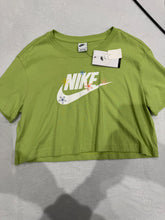 Charger l'image dans la galerie, 💚 T-shirt Nike Femme – Vert – Neuf avec étiquette 💚 Taille S et M