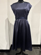 Charger l'image dans la galerie, 💙 Robe Hugo – Bleu Marine – Taille 40 – Neuve sans étiquette 💙
