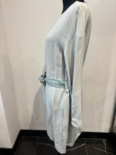 Charger l'image dans la galerie, ✨💙 Robe Emporio Armani – Taille 44 – Neuve sans étiquette 💙✨