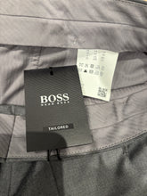 Charger l'image dans la galerie, 👖✨ Pantalon Hugo Boss Homme – Neuf avec Étiquette ✨👖Taille 50