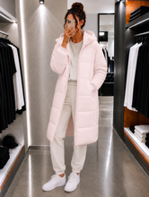 Charger l'image dans la galerie, 🤍 Longue Doudoune Nike Femme – Beige Rosé – Neuve avec étiquette 🤍 Taille XS / XL