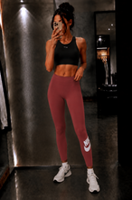 Charger l'image dans la galerie, 🌸 Legging Nike Femme – Bordeaux – Taille XXS – Neuf avec étiquette 🌸