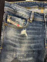 Charger l'image dans la galerie, ✨ Jean Diesel Garçon – Neuf avec étiquette ✨ Taille 12 ans