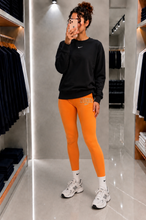 Charger l'image dans la galerie, 🧡🏃‍♀️ Legging Nike Orange – Neuf avec Étiquette 🏃‍♀️🧡 Taille XS