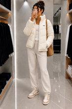 Charger l'image dans la galerie, 🤍 Doudoune Vans Femme – Blanche – Taille S – Neuve avec étiquette 🤍
