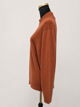 Charger l'image dans la galerie, 🤎 Pull Calvin Klein – Marron – Taille XL – Neuf avec étiquette 🤎