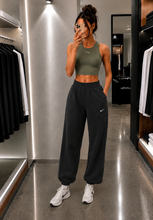 Charger l'image dans la galerie, 🏃‍♀️‍➡️🔥 Survêtement Nike Noir – Neuf avec Étiquette 🔥🏃‍♀️‍➡️ 3XL