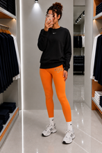 Charger l'image dans la galerie, 🧡🏃‍♀️ Legging Nike Orange – Neuf avec Étiquette 🏃‍♀️🧡 Taille XS