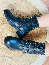 Charger l'image dans la galerie, Bottines noires cloutés
