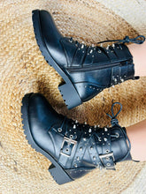 Charger l'image dans la galerie, Bottines noires cloutés