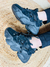 Charger l'image dans la galerie, Baskets noires a lacets