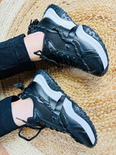 Charger l'image dans la galerie, Baskets noires a lacets