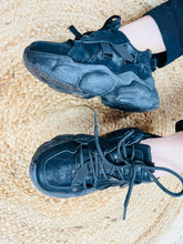 Charger l'image dans la galerie, Baskets noires a lacets