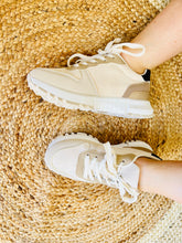 Charger l'image dans la galerie, Baskets beige à lacets