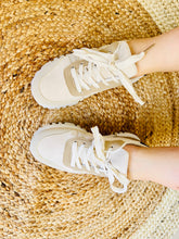 Charger l'image dans la galerie, Baskets beige à lacets