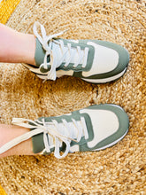 Charger l'image dans la galerie, Baskets kaki à lacets