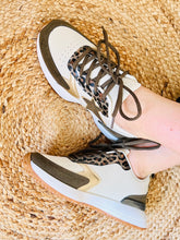 Charger l'image dans la galerie, Baskets beige, kaki léopard à lacets