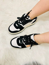 Charger l'image dans la galerie, Baskets noir motif orange