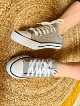 Charger l'image dans la galerie, Baskets basse à lacets grise