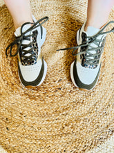 Charger l'image dans la galerie, Baskets beige, kaki léopard à lacets