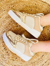 Charger l'image dans la galerie, Baskets beige et dore à lacets
