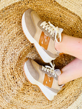 Charger l'image dans la galerie, Baskets camel à lacets
