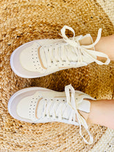 Charger l'image dans la galerie, Baskets beige et marron à lacets