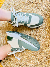 Charger l'image dans la galerie, Baskets kaki à lacets