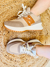 Charger l'image dans la galerie, Baskets camel à lacets