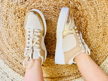 Charger l'image dans la galerie, Baskets beige et dore à lacets