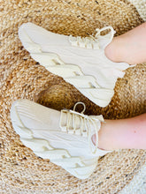Charger l'image dans la galerie, Baskets beige à lacets