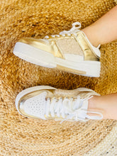 Charger l'image dans la galerie, ✨🤍 Baskets Beige &amp; Doré à Lacets 🤍✨
