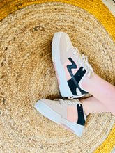 Charger l'image dans la galerie, Baskets nude à lacets