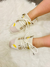 Charger l'image dans la galerie, Baskets beige et jaune à lacets