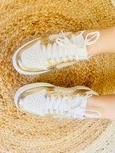 Charger l'image dans la galerie, ✨🤍 Baskets Beige &amp; Doré à Lacets 🤍✨