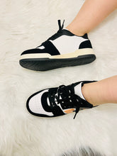 Charger l'image dans la galerie, Baskets noir motif orange