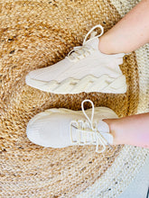 Charger l'image dans la galerie, Baskets beige à lacets