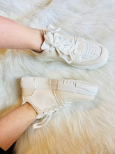 Charger l'image dans la galerie, Baskets beige à lacets