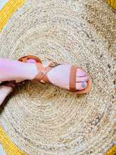 Charger l'image dans la galerie, 🤎 Sandales croisées – Camel 🤎