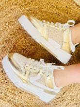 Charger l'image dans la galerie, ✨🤍 Baskets Beige &amp; Doré à Lacets 🤍✨